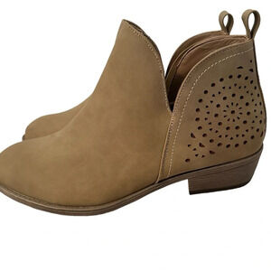 NWT Vepose Women's Ankle Boots Low Heels Chunky Cutout Perforated Western Shoes